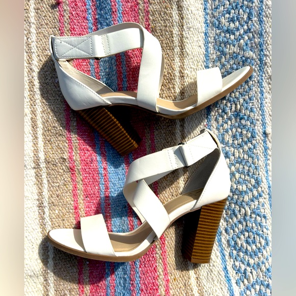 Vera Wang Shoes - ☀️☀️Vera Wang. White heels. Size 8